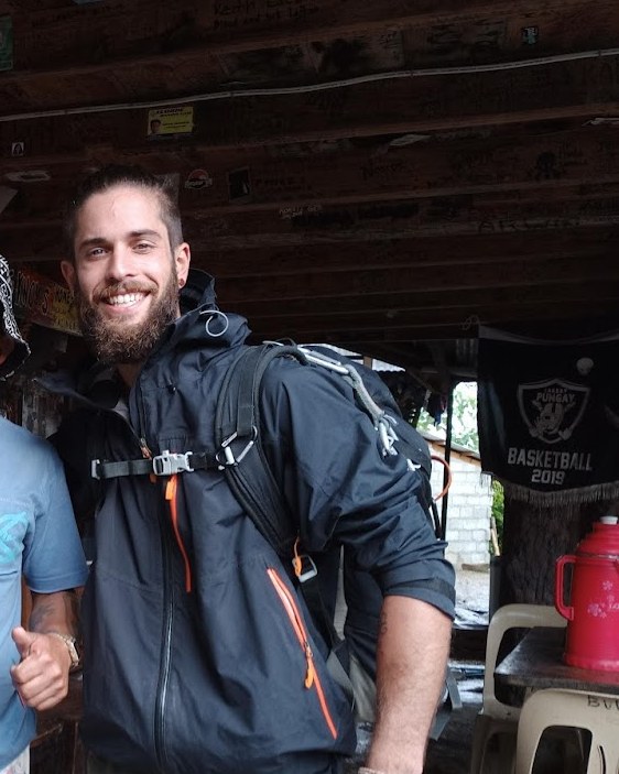 Sam, fondateur de Quitopia, en voyage